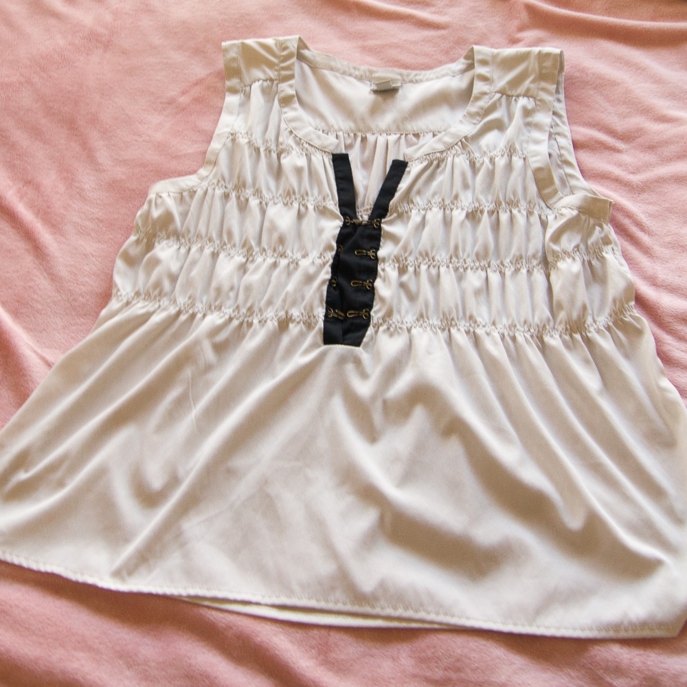 White Ruched Sleeveless Blouse Converse EUC